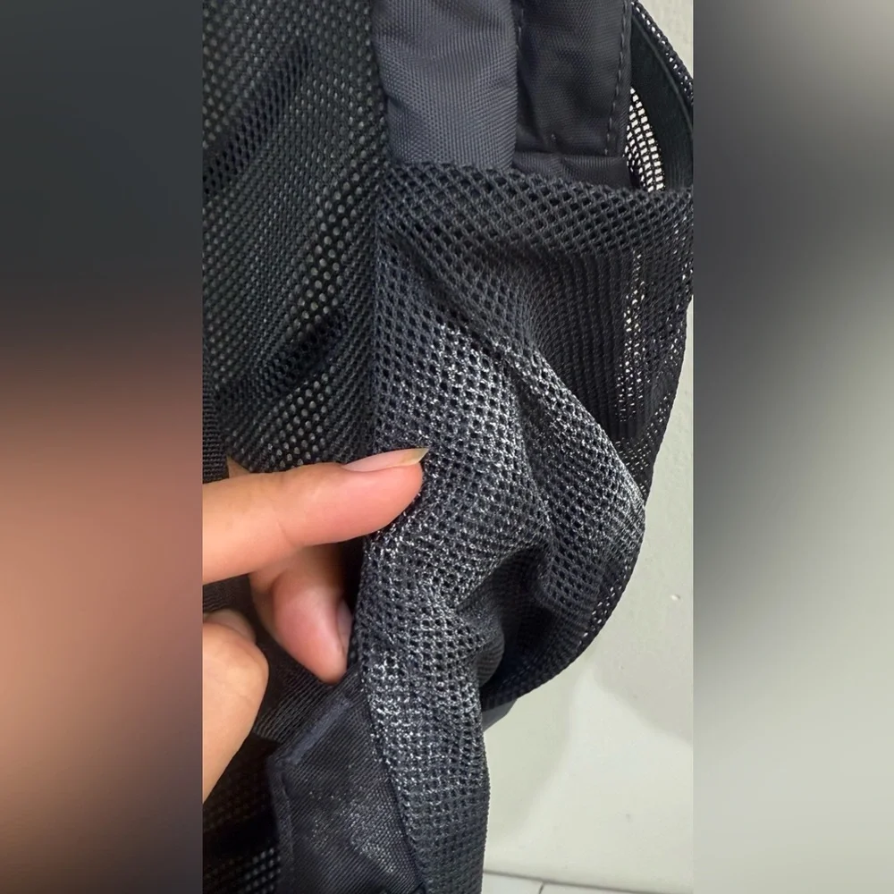 OSPREY Daylite Backpack in Black and Dark Gray